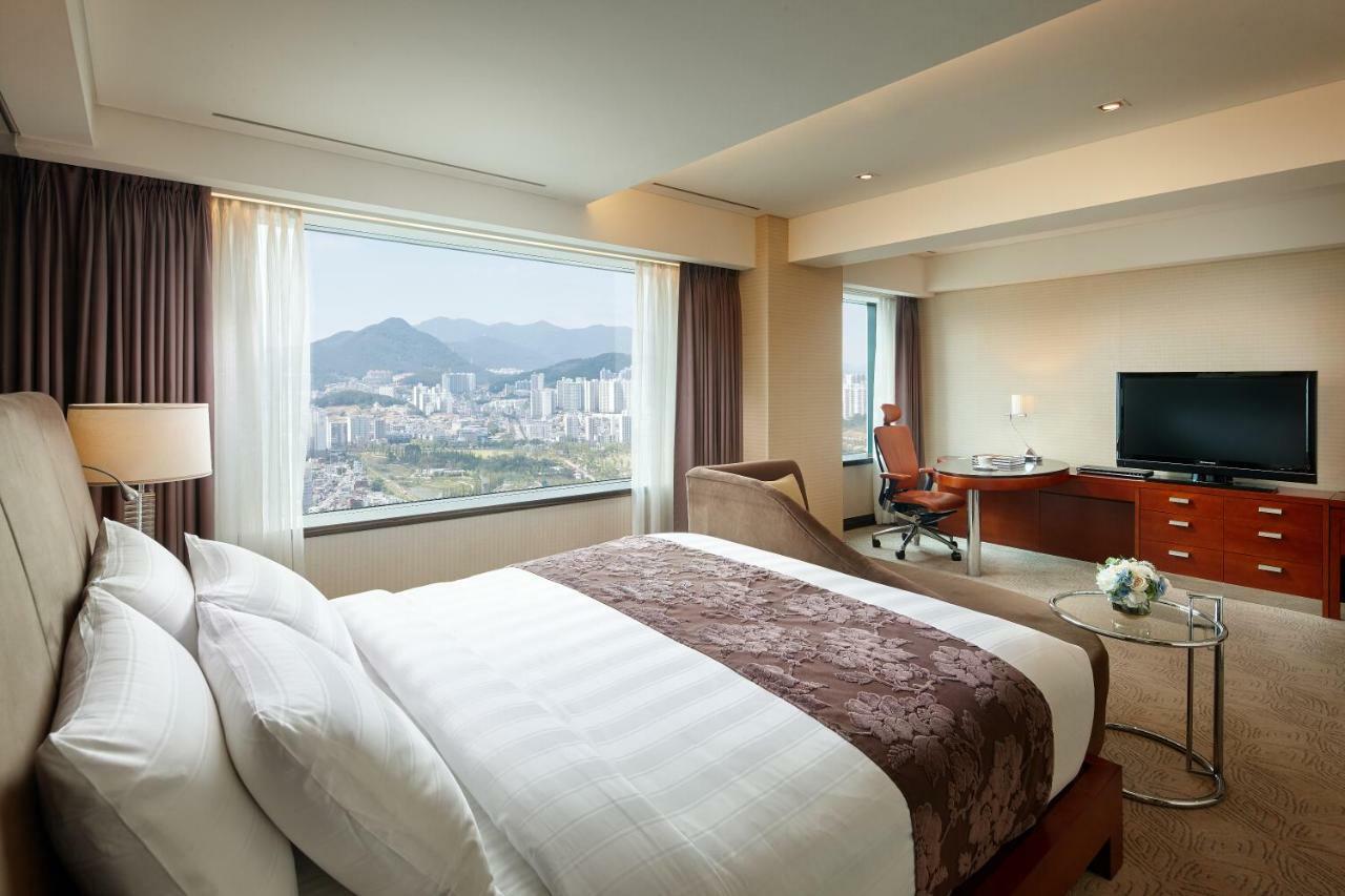 Lotte Hotel Busan Bagian luar foto